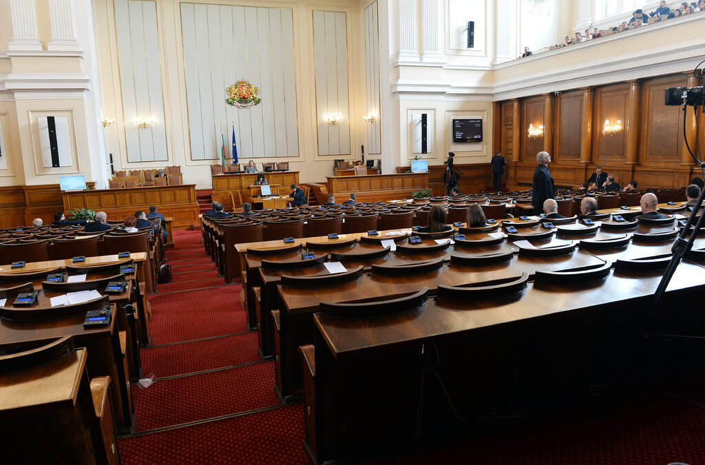 Парламентът одобри окончателно купуването на някои лекарства без обществени поръчки Парламентът одобри окончателно купуването на някои лекарства без обществени поръчки