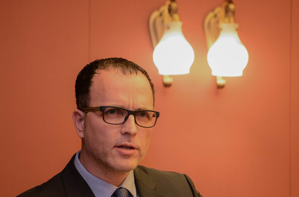 Стоян Мавродиев отново разчиства експерти и се обгражда с доверени хора Стоян Мавродиев отново разчиства експерти и се обгражда с доверени хора