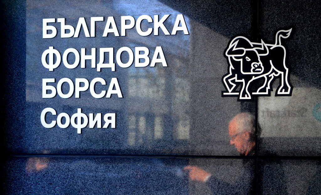 Публичните дружества на ЧЕЗ търпят щети от скандала около сделката