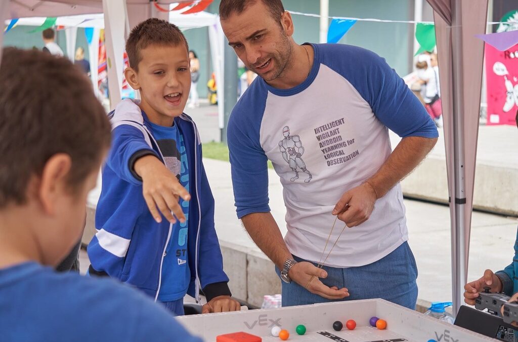 Курс учи деца как да добиват чиста енергия Курс учи деца как да добиват чиста енергия