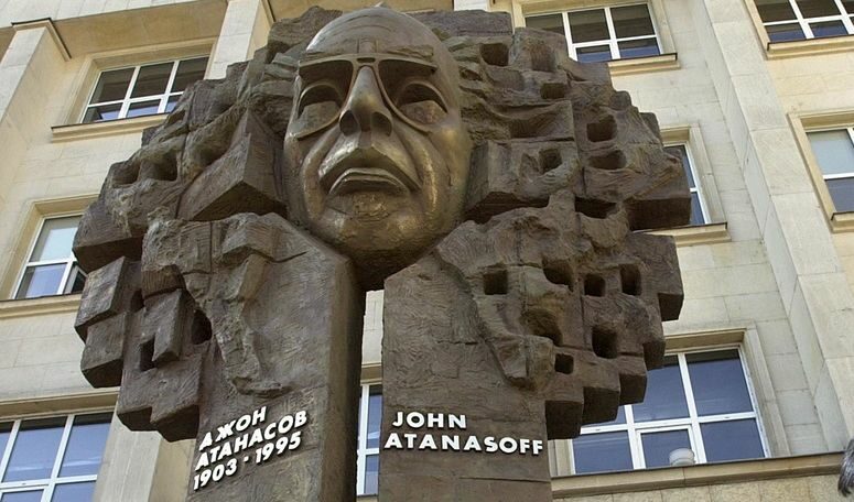 Паметникът на Джон Атанасов пред Телефонната палата може да бъде преместен