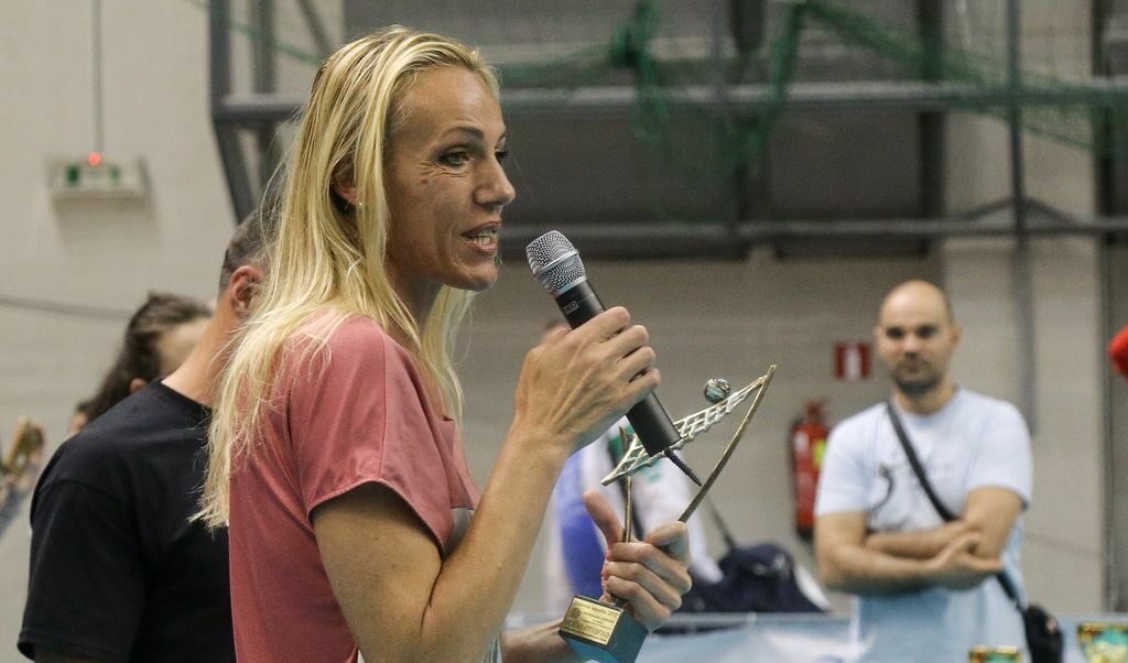 Антонина Зетова с наградата си "Златна мрежа"