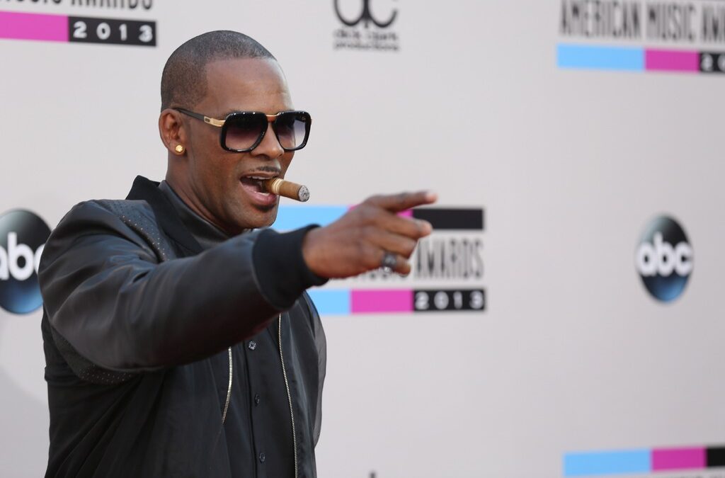 R. Kelly е първият изпълнител, санкциониран от "Спотифай" за неморално поведение