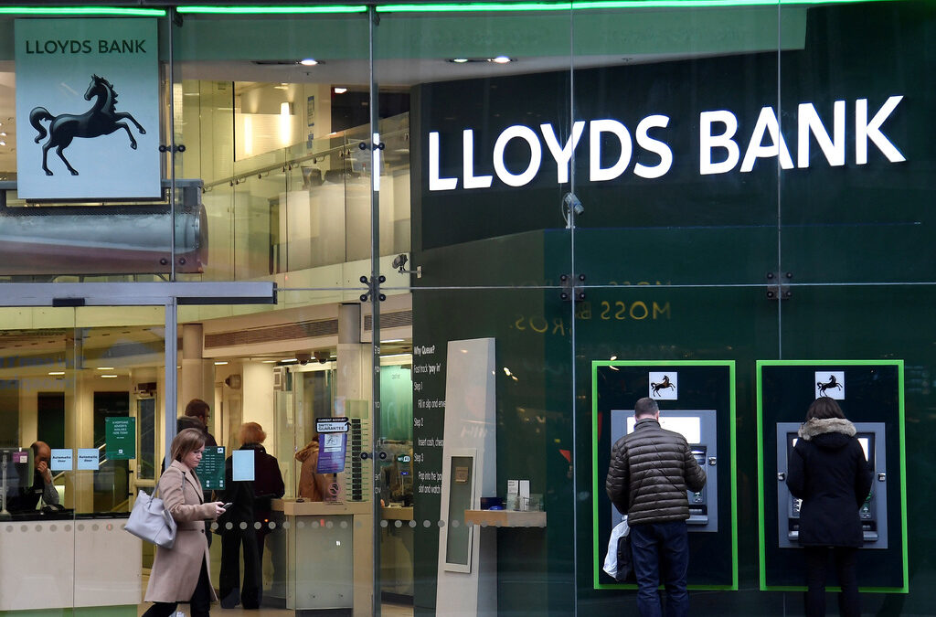 Lloyds излиза от ирландския пазар и ще се фокусира върху британския заради новата конкуренция.<br />