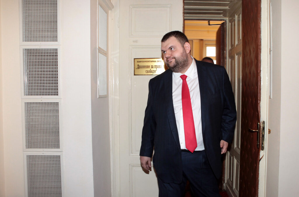 Банковият закон на Пеевски ще бъде разгледан от Конституционния съд