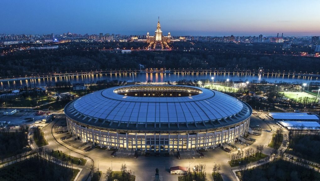 Причудливият, скъпият и двата в Москва: кои са стадионите за световното