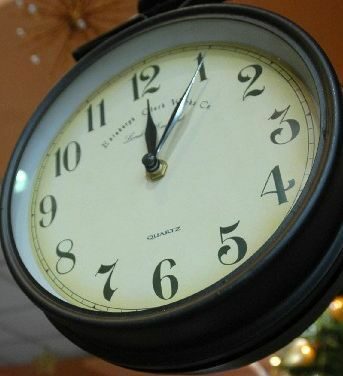 Часовникът се мести с час напред на 27 март