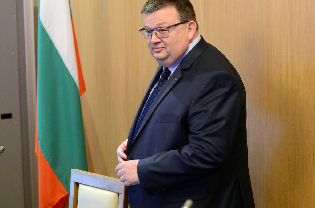 Закриването на прокуратури се изпраща на министър Цачева