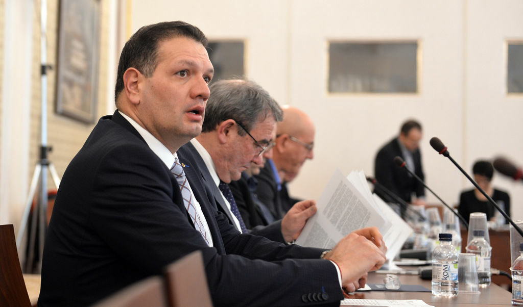 Петър Славов е бивш депутат от "Реформаторския блок", а сега - член на "Демократична България"