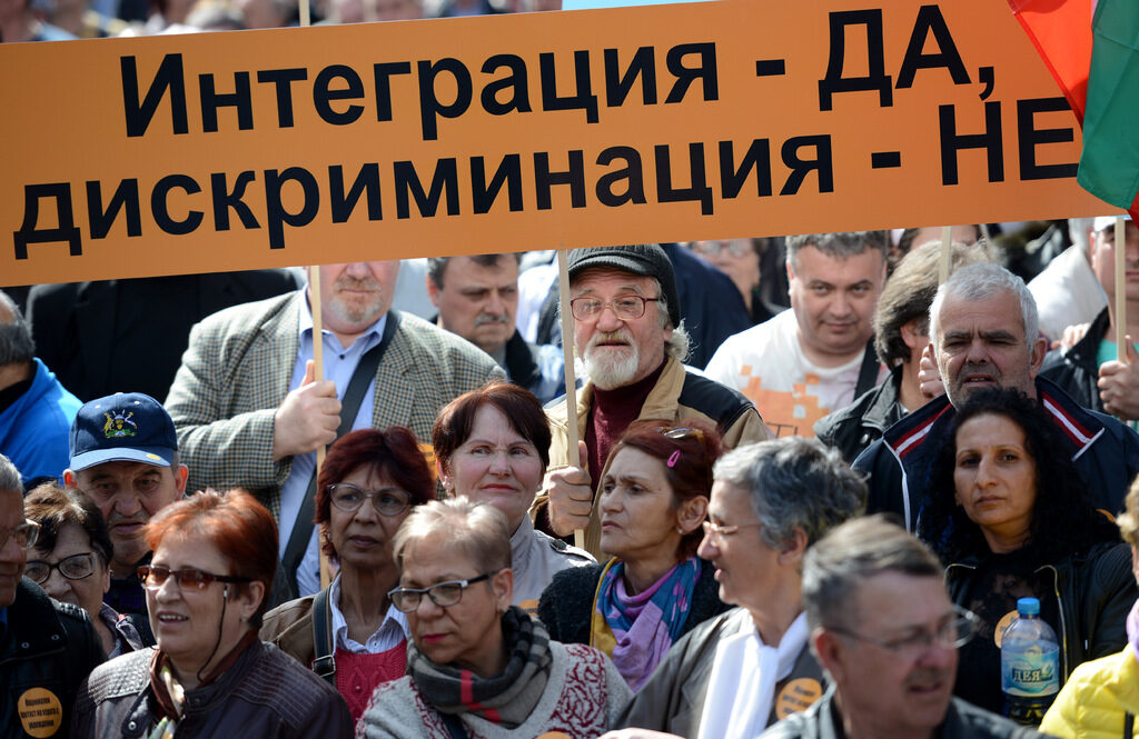 В хода на подготовката на законопроекта се стигна до много спорове и конфликти, включително и между самите хора с увреждания.