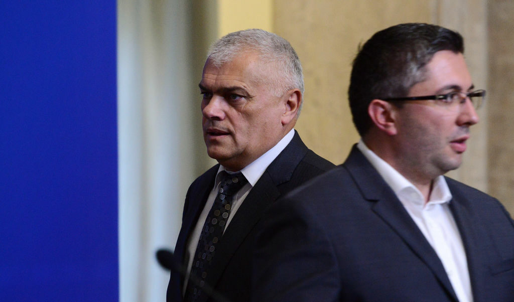 Нанков и Радев обявиха, че с оставките си поемат отговорност, макар че са работили добре Нанков и Радев обявиха, че с оставките си поемат отговорност, макар че са работили добре