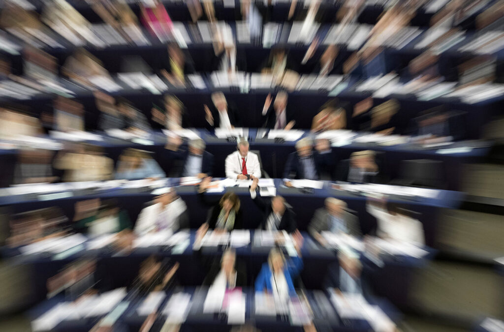 Кои български евродепутати гласуваха против наказателната процедура срещу Орбан