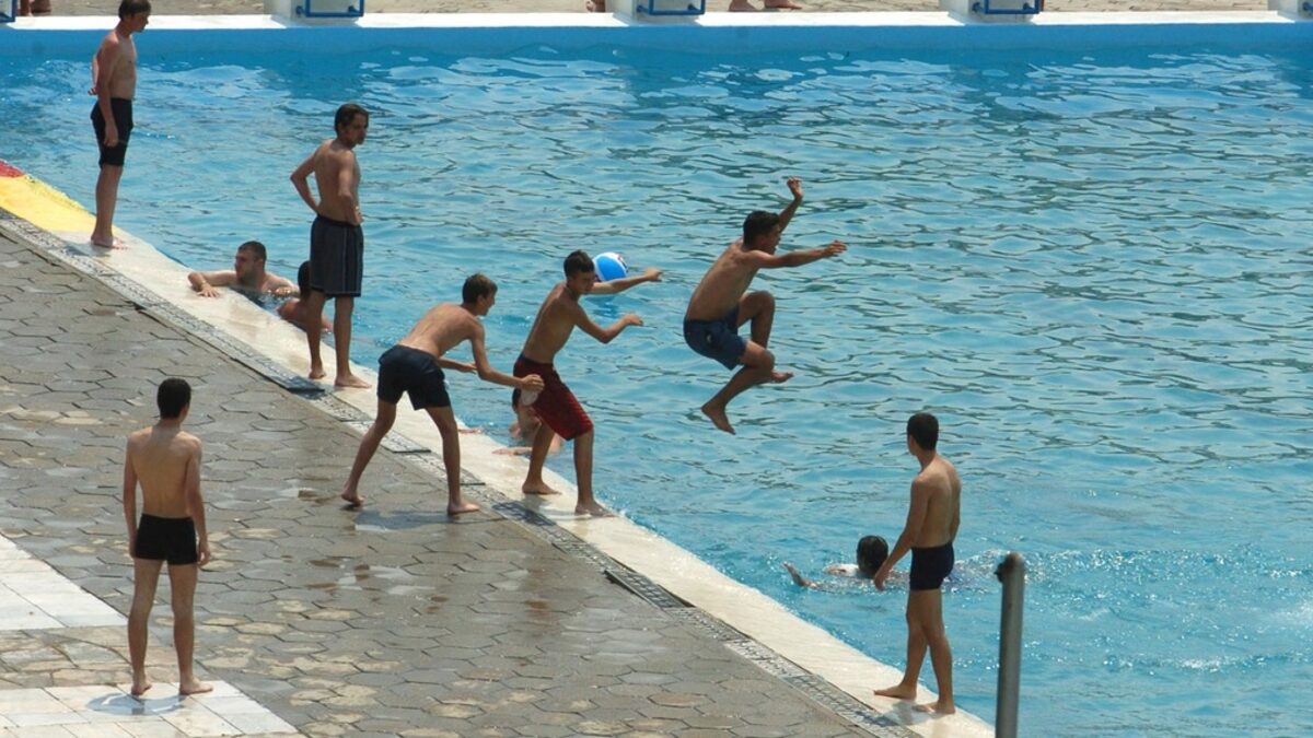 Снимката е архивна
