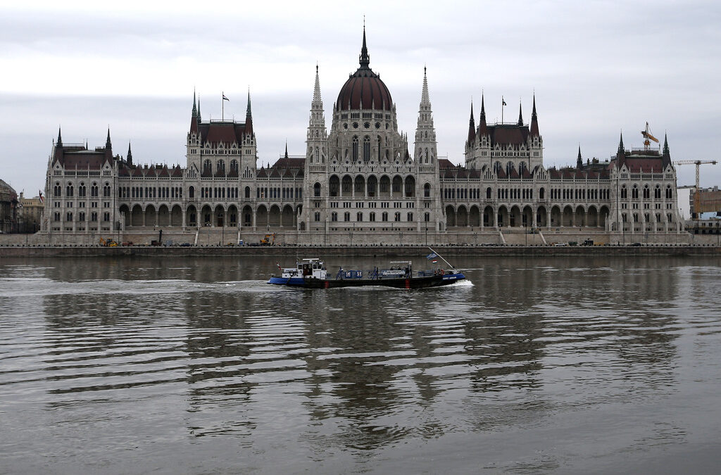 Парламентът в Будапеща.