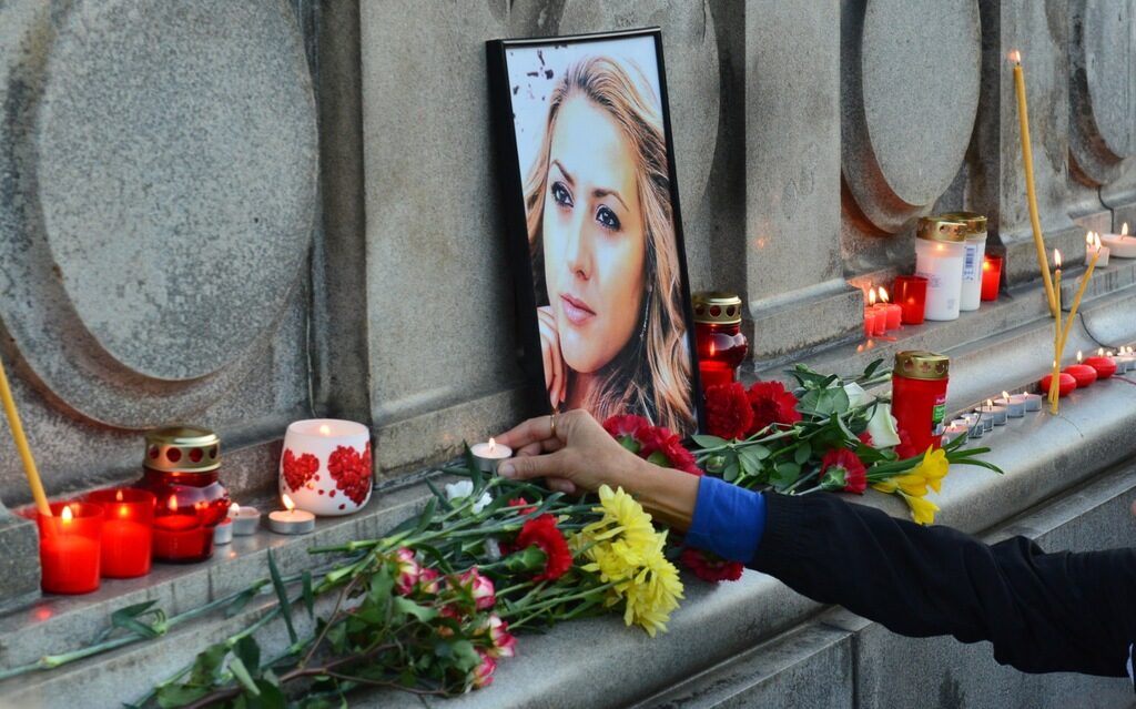 Сълзи и тих гняв в Русе след убийството Сълзи и тих гняв в Русе след убийството