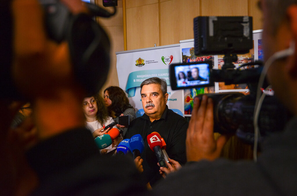 На 22 октомври в България се очаква да пристигнат чуждестранни специалисти трансплантолози заедно с екипи, с които да бъдат уговорени детайли, цени, процедури и методи, по които те могат да извършват белодробни трансплантации в България, съобщи новият директор на Изпълнителната агенция по трансплантации Михаил Христов На 22 октомври в България се очаква да пристигнат чуждестранни специалисти трансплантолози заедно с екипи, с които да бъдат уговорени детайли, цени, процедури и методи, по които те могат да извършват белодробни трансплантации в България, съобщи новият директор на Изпълнителната агенция по трансплантации Михаил Христов