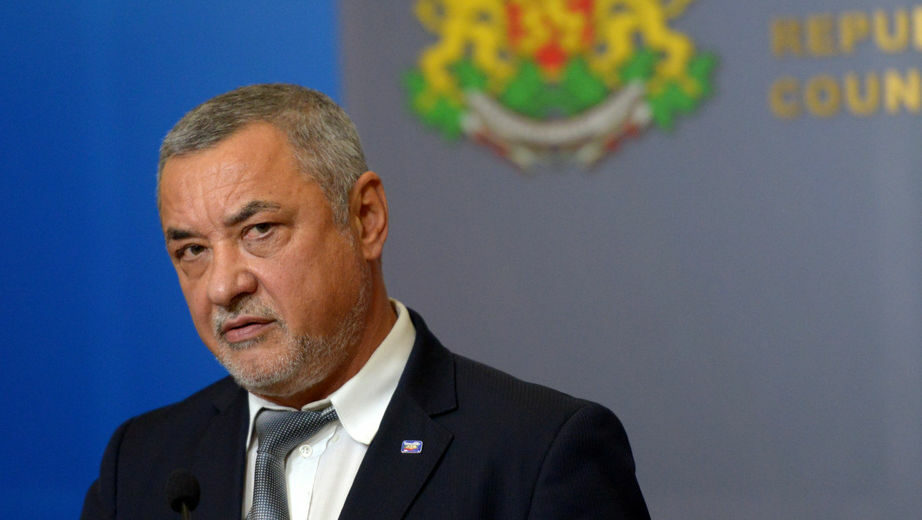 Валери Симеонов на днешното му извънредно изявление. Валери Симеонов на днешното му извънредно изявление.