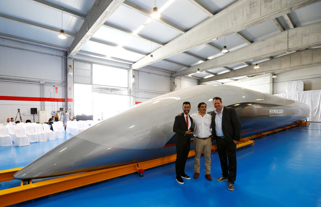 И Абу Даби ще има високоскоростна линия Hyperloop, строежът започва догодина