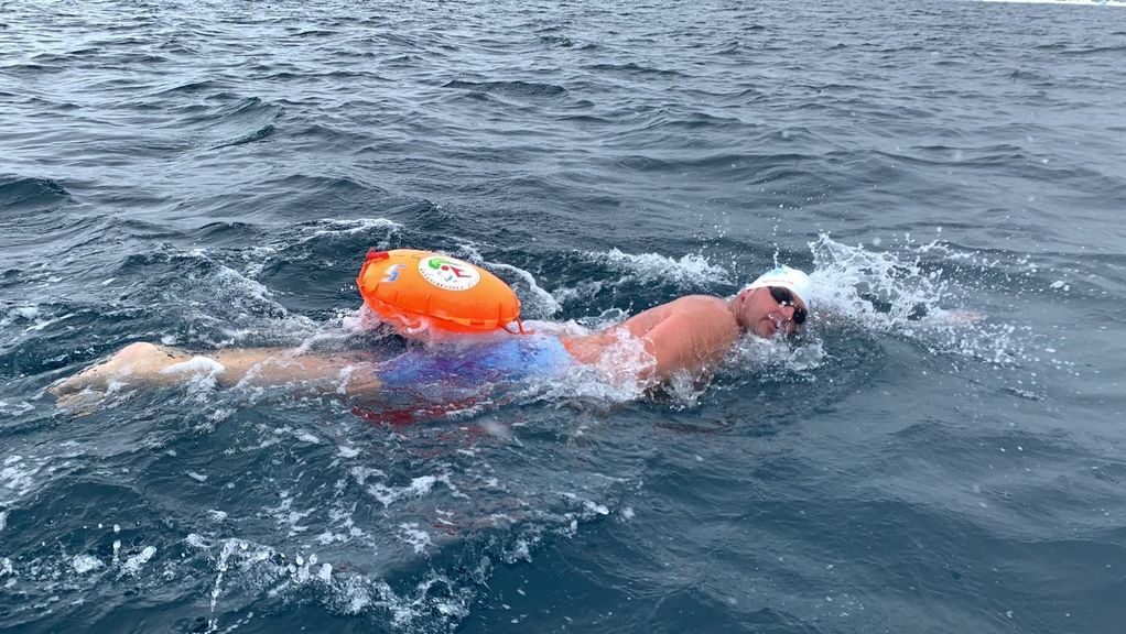 Петър Стойчев стана шампион по плуване в ледените води на Антарктида