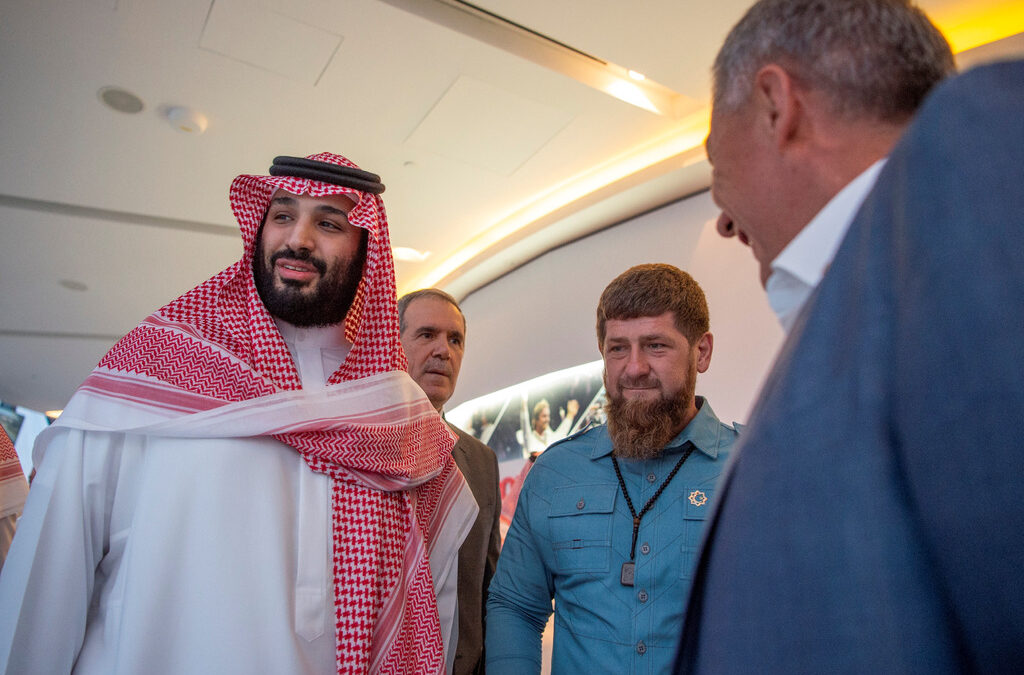 Саудитският престолонаследник принц Мохамед бин Салман с чеченския лидер Рамзан Кадиров в Абу Даби.