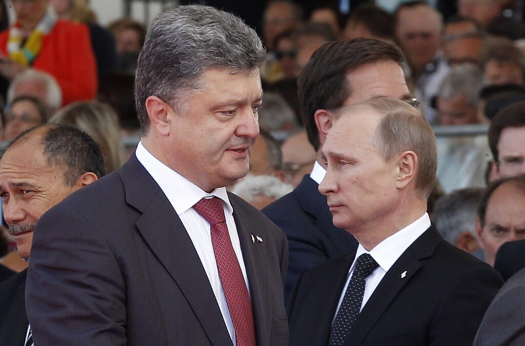 Президентите на Украйна и Русия Петро Порошенко и Владимир Путин през 2014 г.