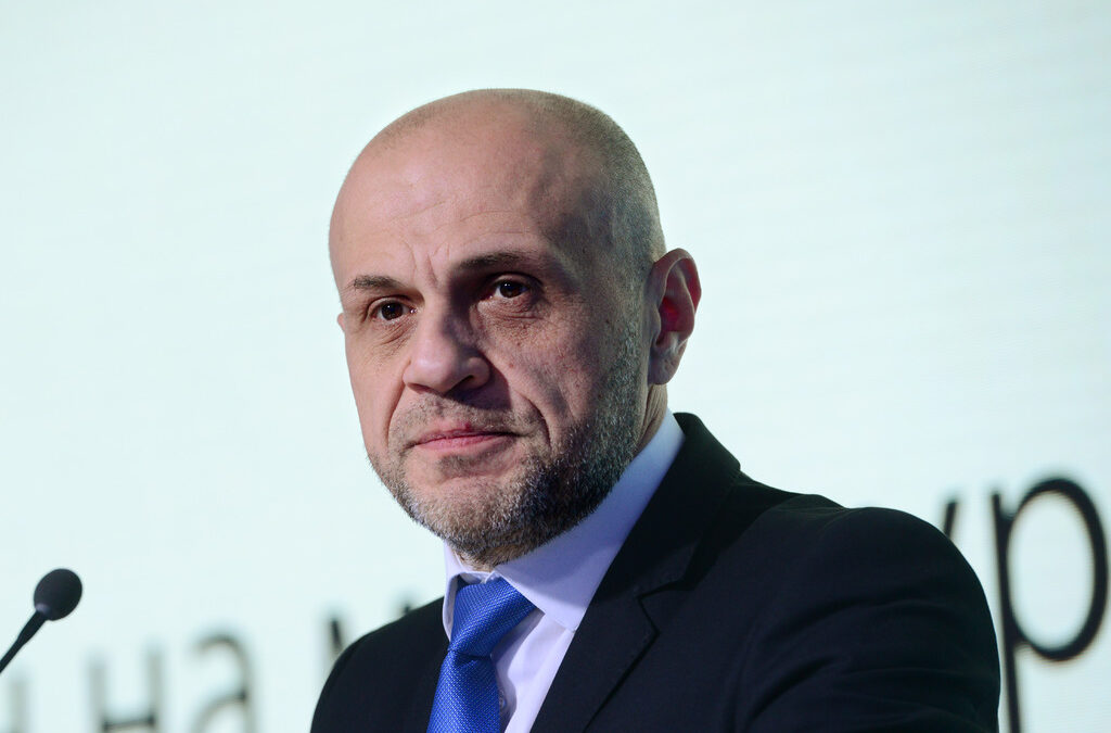 С промени в Конституцията основното образование да е задължително, предлага Дончев С промени в Конституцията основното образование да е задължително, предлага Дончев