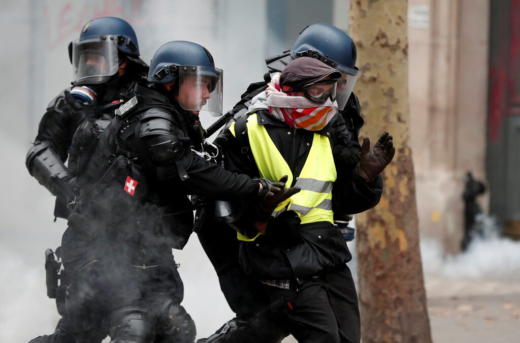 При вчерашните протести във Франция са арестувани 1385 души, а 118 са били ранени