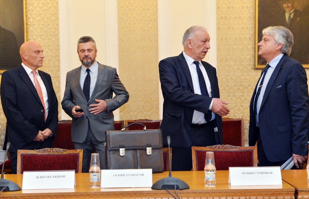 Номинираните за нов мандат сегашни членове на бюрото за контрол на СРС Илия Ганев и Огнян Стоичков, председателят на комисията за контрол на службите за сигурност и СРС Димитър Лазаров и председателят на бюрото Бойко Рашков (от ляво надясно)