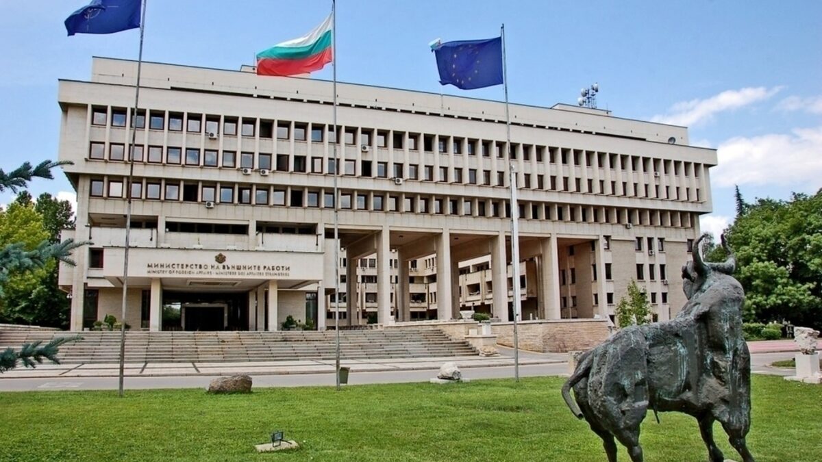 Външното министерство нямало информация за изнасяне на държавни пари от Венецуела в България