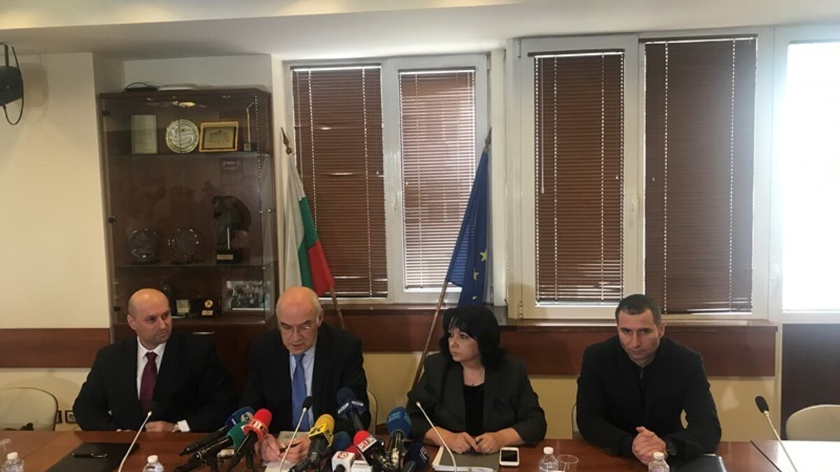 Държавата ще осигурява допълнителни количества ток на борсата, заяви Петкова