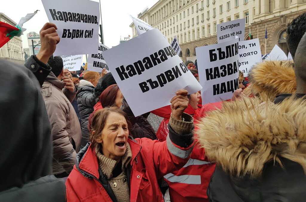Роми протестираха пред Министерския съвет и поискаха оставката на вицепремиера Каракачанов