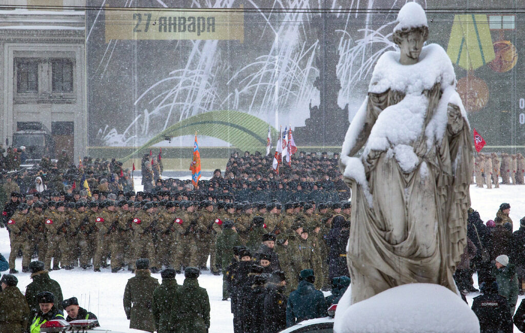 Войници по време на репетицията за парада.