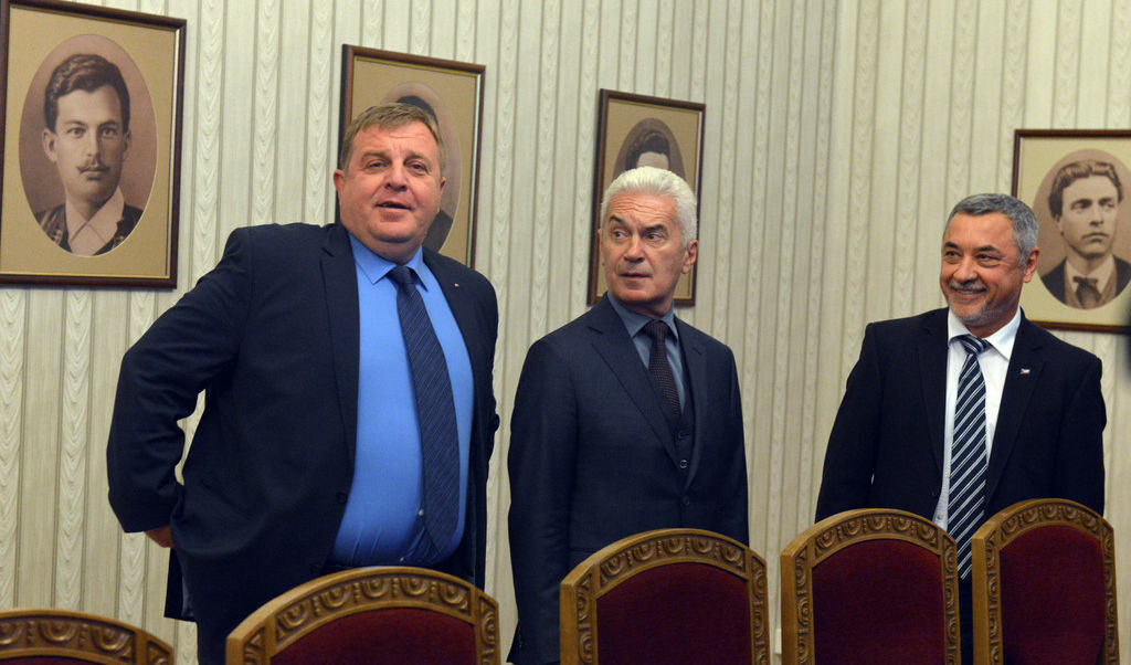 Лидерите на "Обединените патриоти" Красимир Каракачанов, Волен Сидеров и Валери Симеонов.
