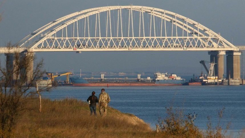 Керченският мост, свързващ Русия с анексирания Крим.