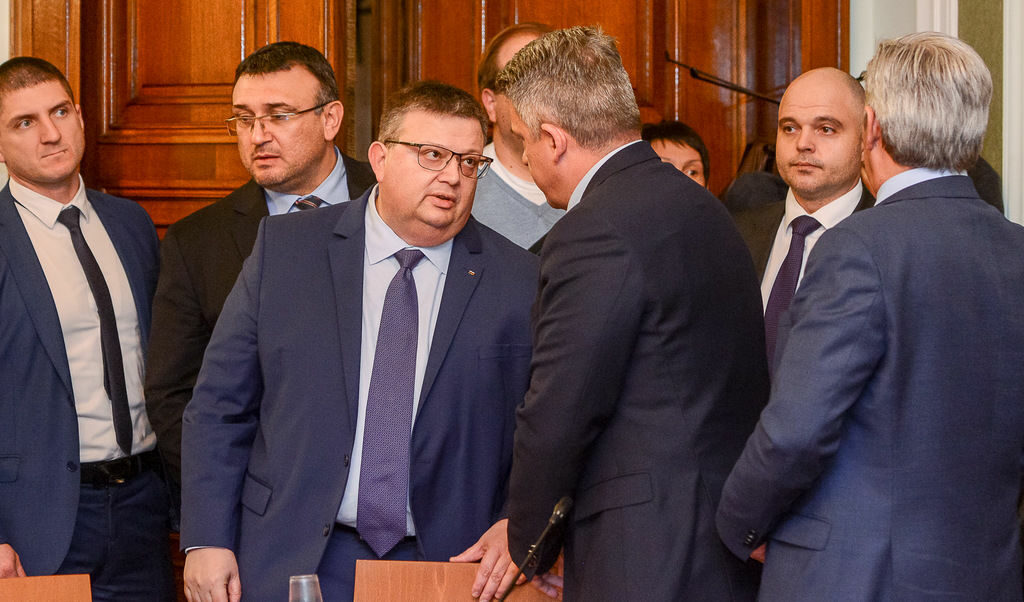 Кадър преди началото на изслушването на Сотир Цацаров в Народното събрание.
