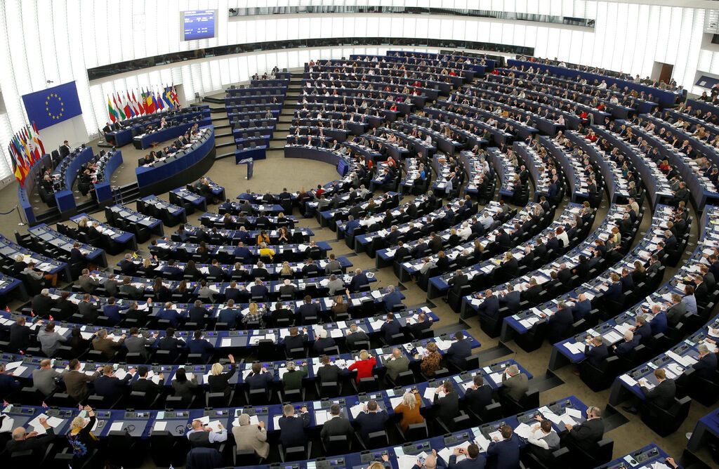 Дясноцентристите остават първи в европарламента, очаква се ръст на крайнодесните