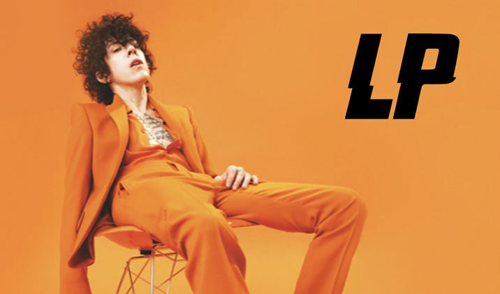 Певицата LP
