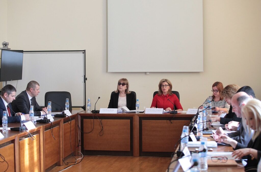 Директива ще защитава от уволнение подаващите сигнали за корупция