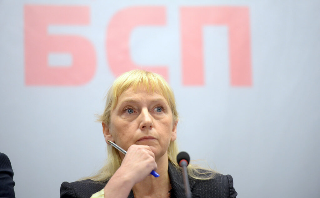 Елена Йончева Елена Йончева