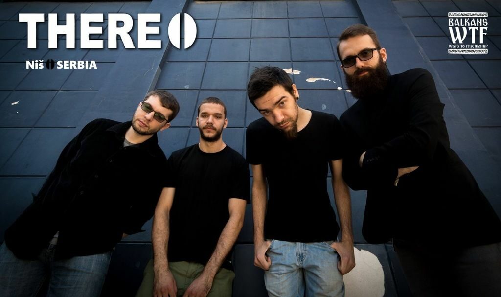 Членовете на групата There.