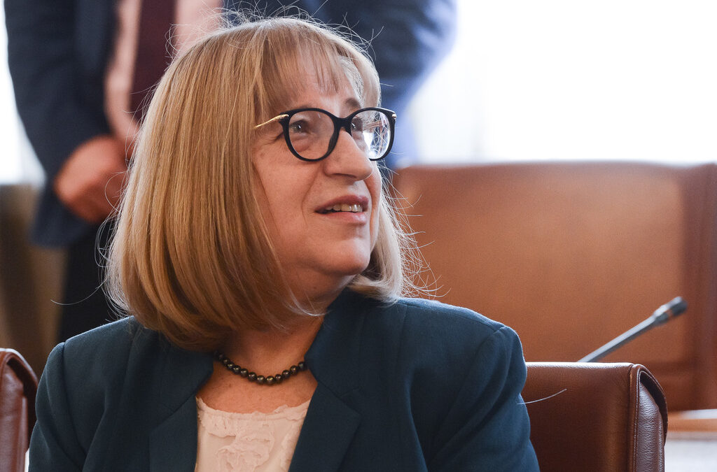 Цецка Цачева, министър на правосъдието. Цецка Цачева, министър на правосъдието.