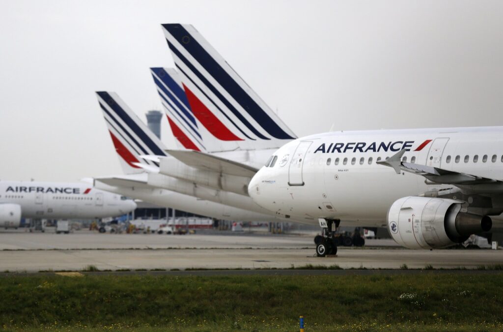 Френският парламент одобри приватизацията на Aеroports de Paris