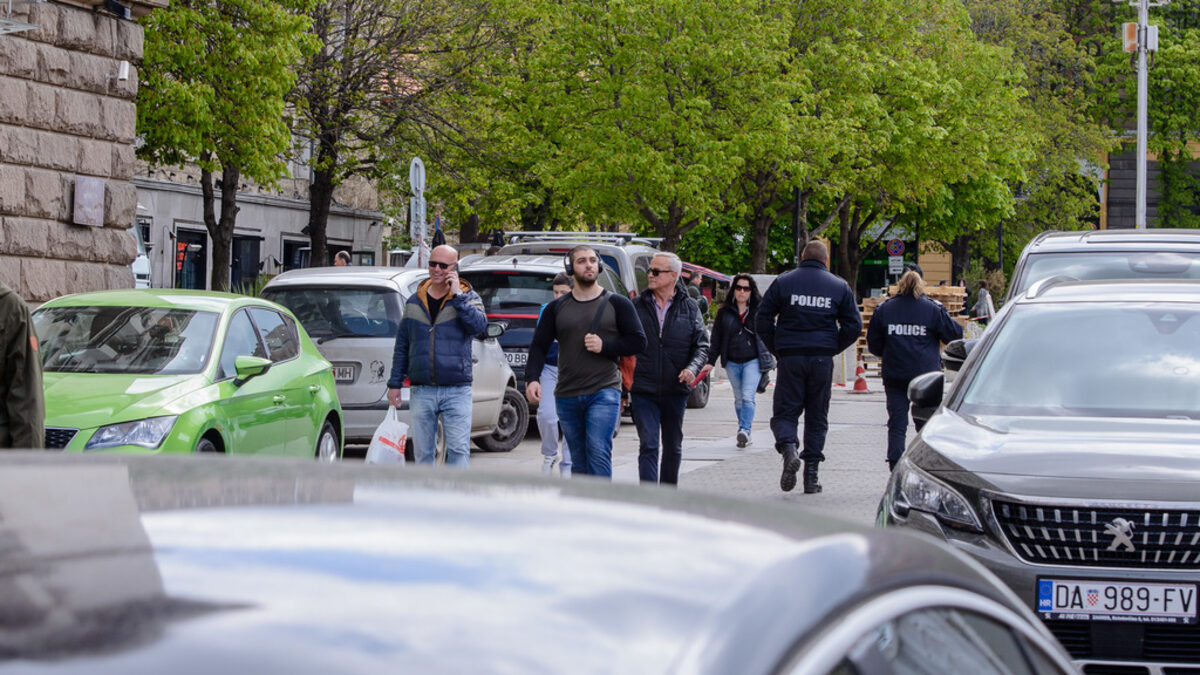 Пешеходната зона на площад "Св. Неделя" в посока към подлеза за Ларгото и метростанция "Сердика"