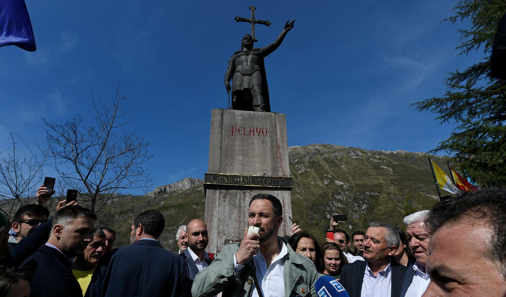 Лидерът на крайнодясната "Вокс" Сантяго Абаскал на митинг в Ковадонга в автономната област Астуриас в Северозападна Испания, 12 април 2019 г.