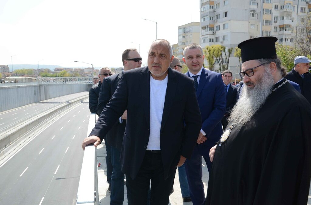 Бойко Борисов инспектира строежа на бул. "Васил Левски" на 30 април 2019 г. Това е един от обектите в града, с които той много се гордее Бойко Борисов инспектира строежа на бул. "Васил Левски" на 30 април 2019 г. Това е един от обектите в града, с които той много се гордее