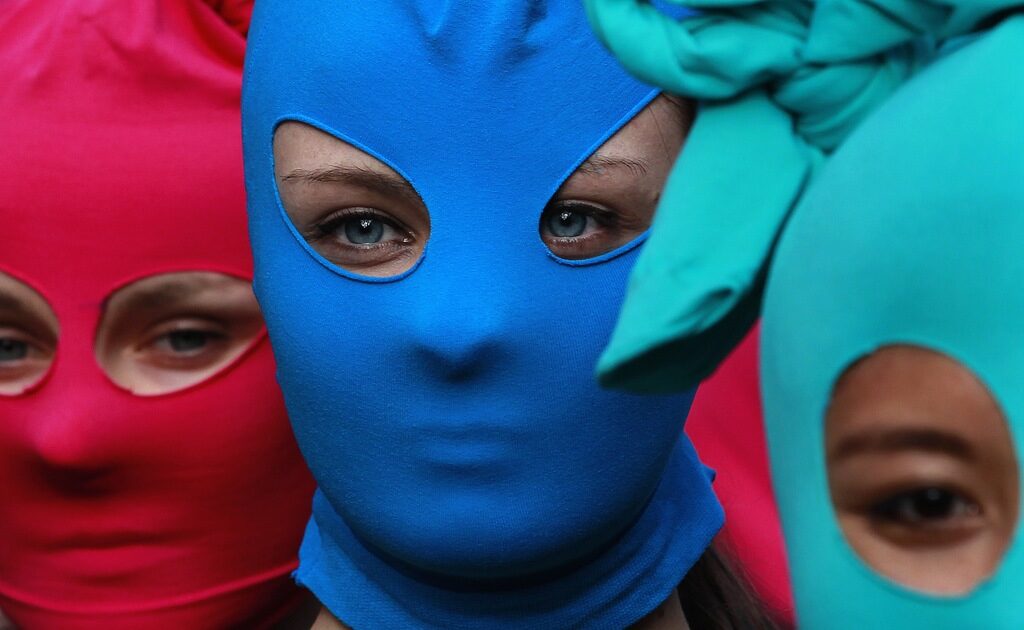 Двама членове на "Пуси райът" получиха убежище в Швеция