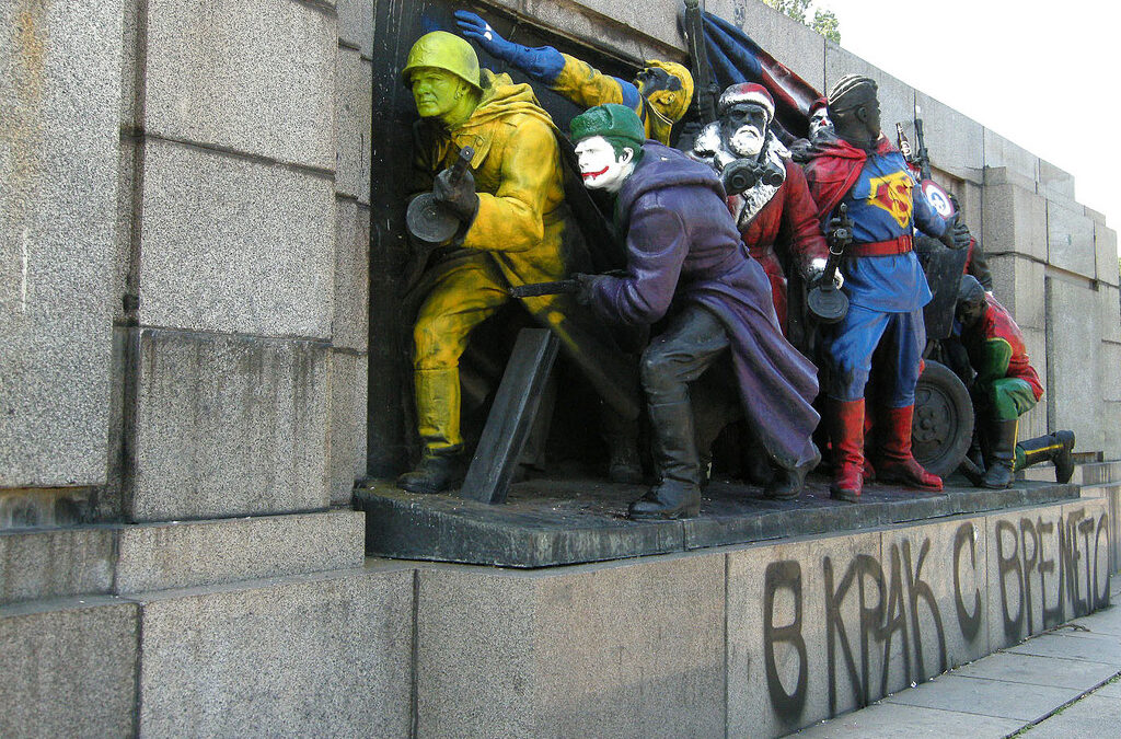 Паметникът на Съветската армия при акцията "В крак с времето", 2011 г.