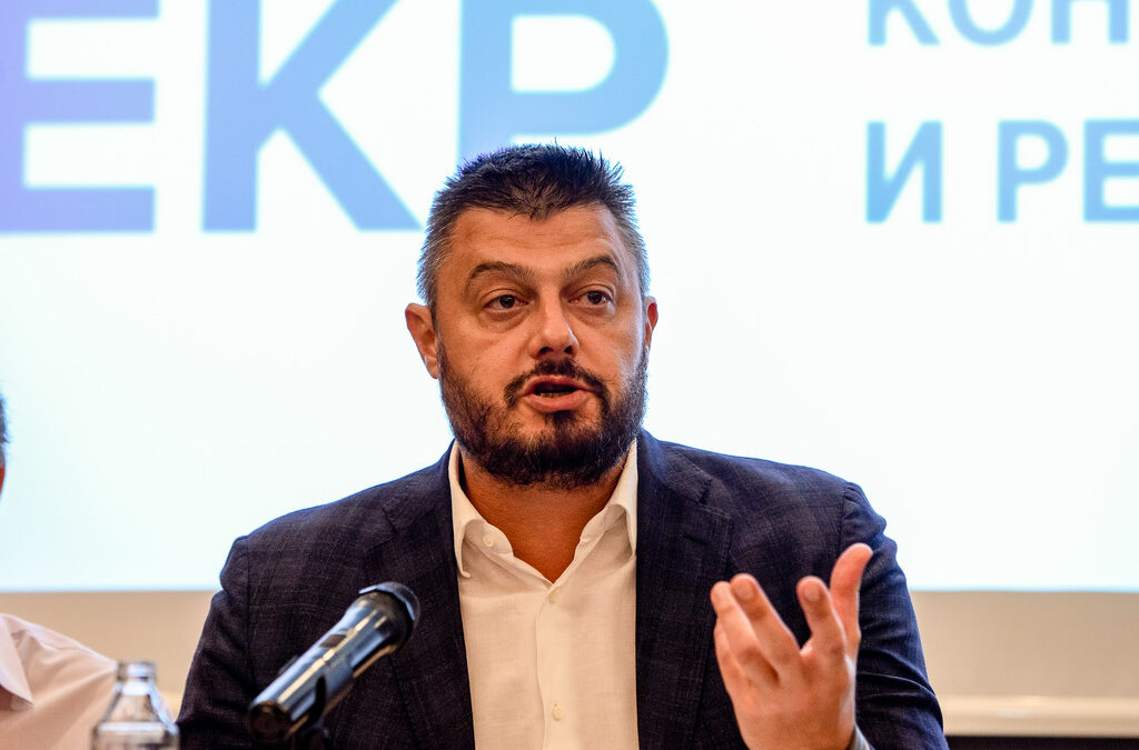Актът установява, че Бареков има допълнителни данъчни задължения - 26 011.80 лв. главница и 9 401.33 лв. лихви. Актът установява, че Бареков има допълнителни данъчни задължения - 26 011.80 лв. главница и 9 401.33 лв. лихви.