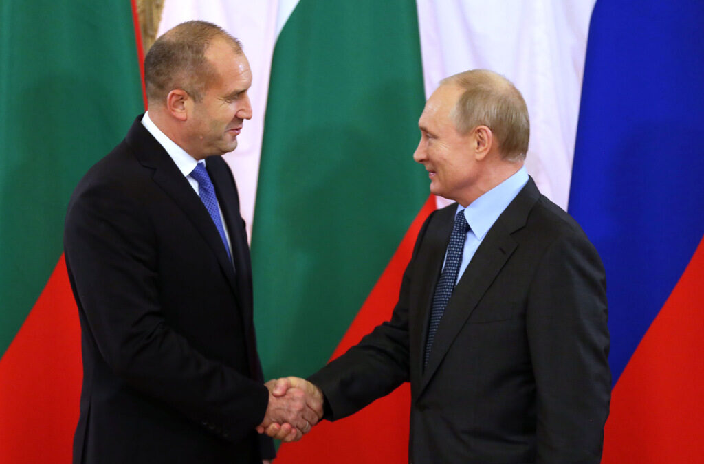 Путин, Радев и китайският президент ще обсъдят устойчивото развитие на Петербургския форум Путин, Радев и китайският президент ще обсъдят устойчивото развитие на Петербургския форум