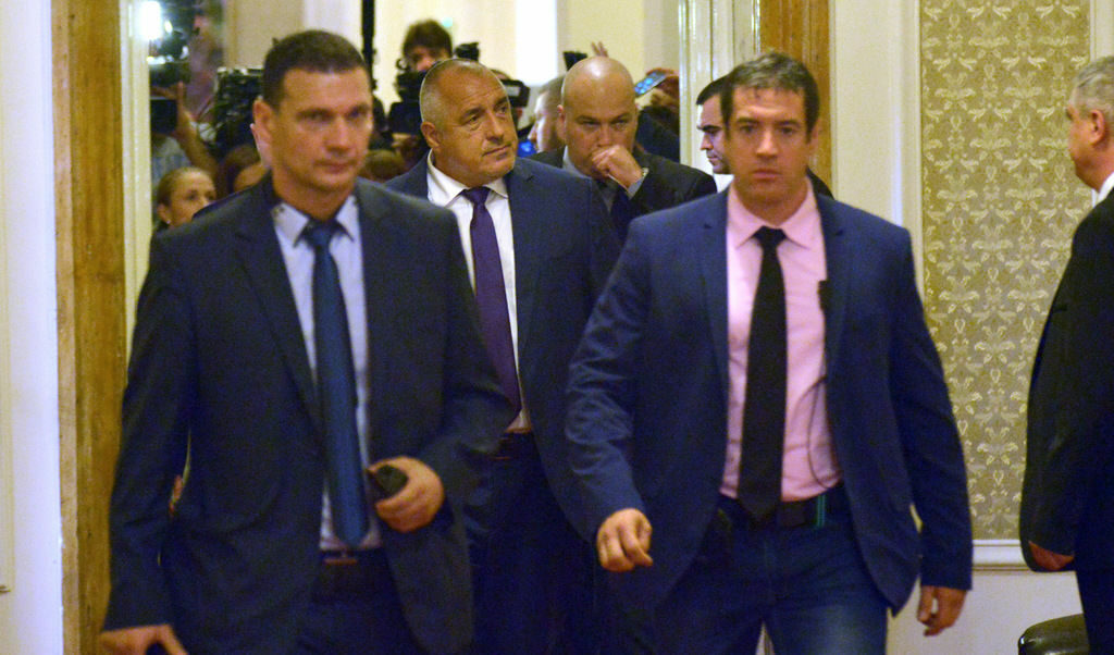 Бойко Борисов при изненадващата му поява в парламента, когато обяви внасянето на проекта за намаляване на субсидията до 1 лев на получен глас
